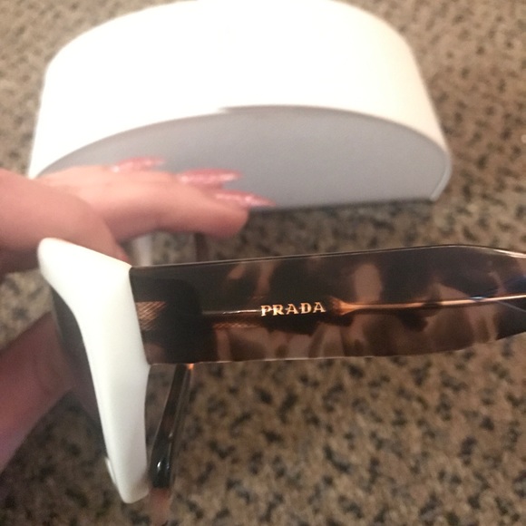 Authentic Prada sunglasses - Picture 5 of 7